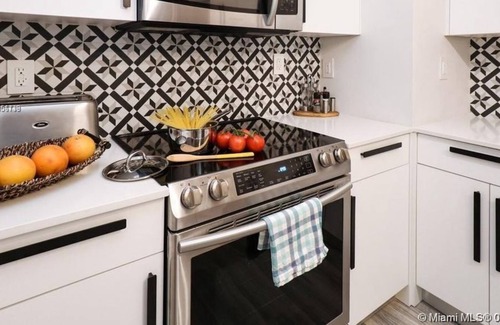 Surfside Condo | 1 Bedroom Condo 107629 by Houzlet