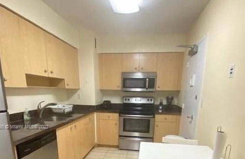 Surfside Condo | 1 Bedroom Condo 439533 by Houzlet