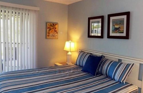 Oldsmar Condo | 1 Bedroom Condo L-93832 by Houzlet