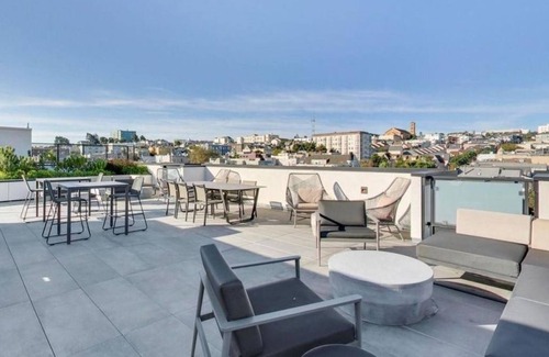 Hayes Valley Condo | 1 Bedroom Condo L-559801 by Houzlet
