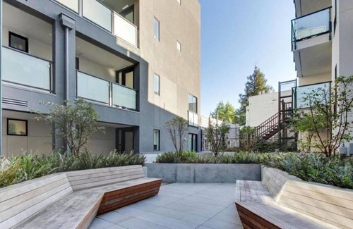 Hayes Valley Condo | 1 Bedroom Condo L-559801 by Houzlet