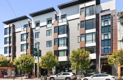 Hayes Valley Condo | 1 Bedroom Condo L-559801 by Houzlet