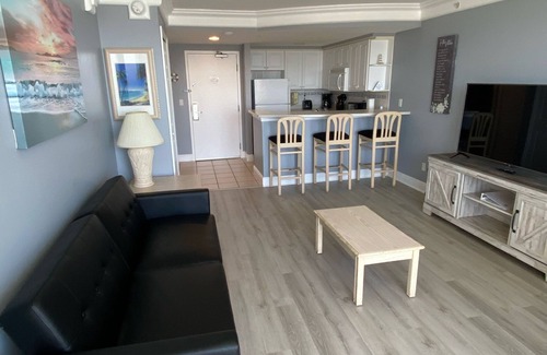 Volusia County House | 1 bedroom condo, new flooring, 2 king size beds, 2 balconies, 55 in 4K smart tv