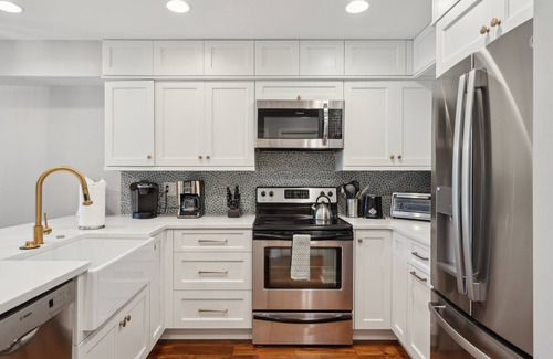Charleston County Condo | 1 Bedroom condo, Steps to Beach Access & Pool - 7B Mariners Walk