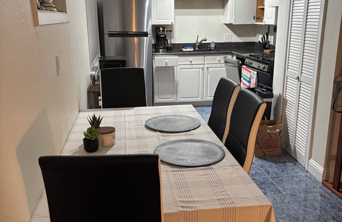 Algiers Point Condo | 1-bedroom condo, small 8-unit building. On-site gated parking free washer/dryer