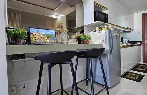 San Andres Bukid Condo | 1 bedroom condo unit with WIFI near MOA, Casinos, Manila Bay, & Manila Airport