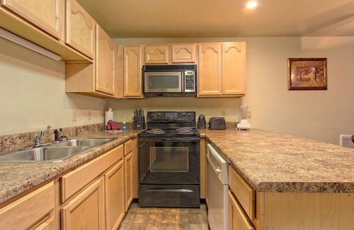 Sugar Mountain Apartment | 1-Bedroom Condo w/Fireplace in Sugar Mountain
