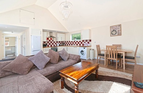Ashford House | 1 Bedroom Cottage - Indoor Pool - Woodland Setting 5 Acres