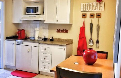 Downtown Gatineau Apartment | 1-Bedroom Cozy Sweet #22 by Amazing Property Rentals
