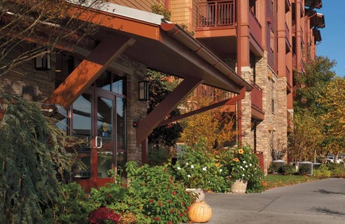 Sevierville Condo | 1 Bedroom Deluxe Condo, Pool View, Sleeps 4, Waterpark, Great Smokies Lodge!
