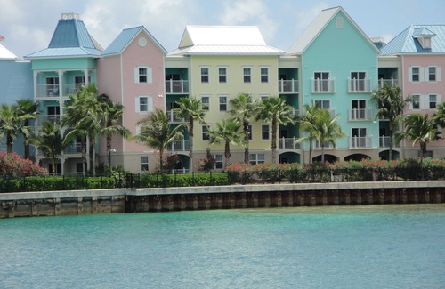 Paradise Island Villa | 1 Bedroom Deluxe Villa Sleeps 4