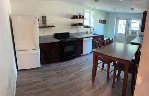 Derry Apartment | 1 bedroom family-friendly location. Easy access to all local wedding venues