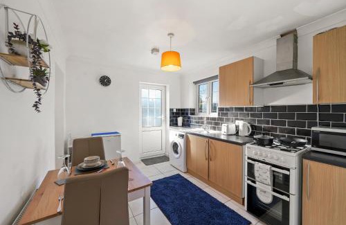 Aylesbury Apartment | 1 bedroom flat Aylesbury, Private Parking, Fowler rd
