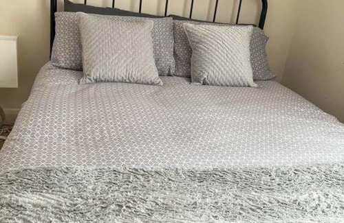 Abingdon Apartment | 1 bedroom flat sleeps 4 in Abingdon Oxfordshire