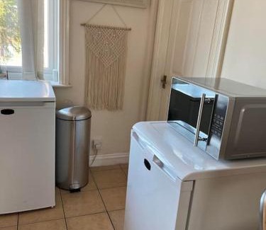 Abingdon Apartment | 1 bedroom flat sleeps 4 in Abingdon Oxfordshire