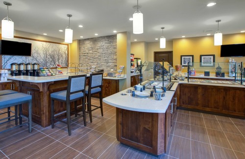 Benton Harbor Condo | 1 Bedroom | Free Daily Breakfast, Indoor Pool