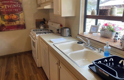 Squaw Valley Apartment | 1 Bedroom, Full Chef’s Kitchen, Living Room, Entire Private Porch near Kings/Seq