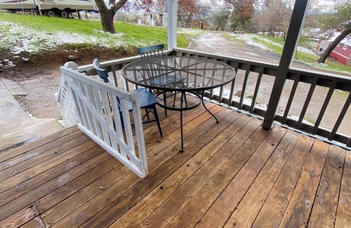 Squaw Valley Apartment | 1 Bedroom, Full Chef’s Kitchen, Living Room, Entire Private Porch near Kings/Seq