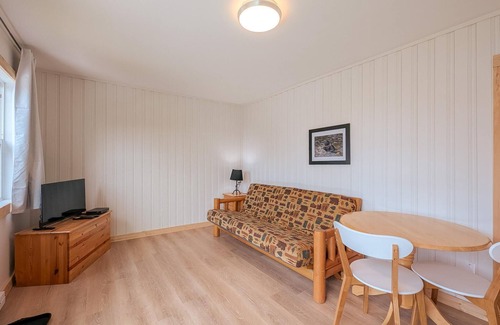 Ucluelet Hotel | 1-Bedroom Full Kitchen | #9