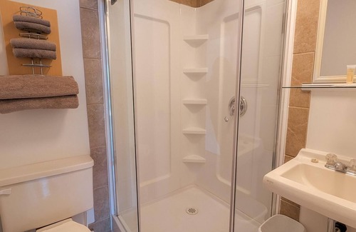 Ucluelet Hotel | 1-Bedroom Full Kitchen | #9