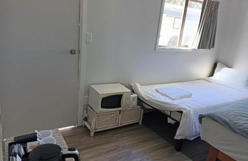 Kawaha Point Ski Chalet | 1 Bedroom garden chalet, 7B Salisbury Road, Rotorua