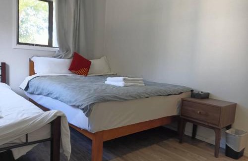Kawaha Point Ski Chalet | 1 Bedroom garden chalet, 7B Salisbury Road, Rotorua