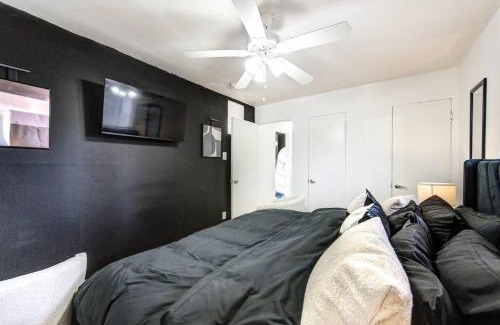 Neartown Apartment | 1 Bedroom Getaway in Houston
