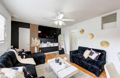 Neartown Apartment | 1 Bedroom Getaway in Houston