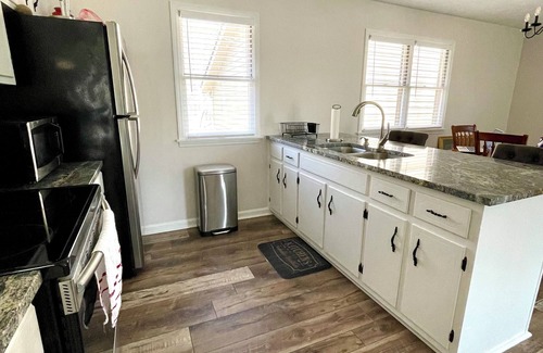 Jasper Cottage | 1 Bedroom Gingerbread Guesthouse in Mountain Resort