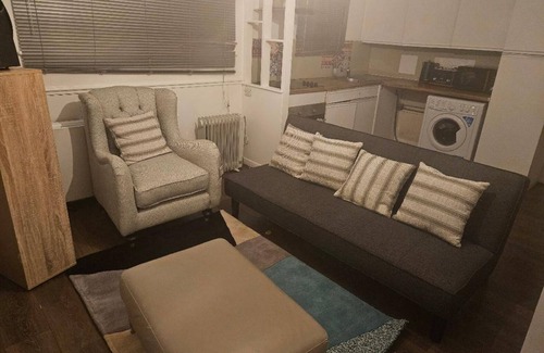 Harold Wood House | 1 bedroom house in the heart of London, 2 min from Harold Wood station.