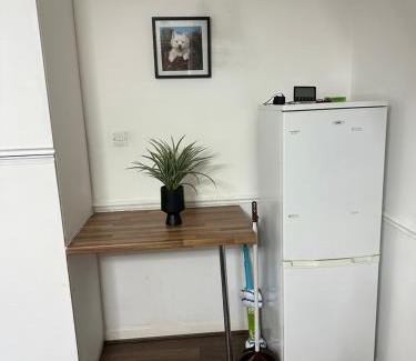 Harold Wood Apartment | 1 bedroom maisonette in a leafy suburb of London