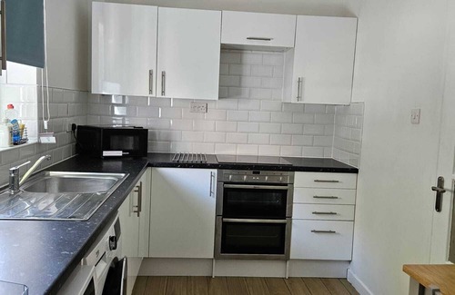 Castle Apartment | 1 Bedroom Marina Flat - sleeps 2 - near Beach and Swansea Arena