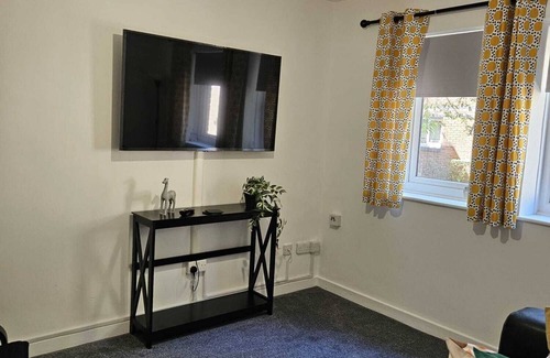 Castle Apartment | 1 Bedroom Marina Flat - sleeps 2 - near Beach and Swansea Arena