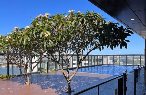 Wentworth Point Apartment | 1 Bedroom Modern APT with Rooftop Pool