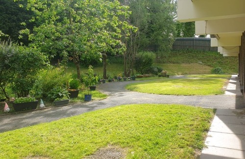 Wigan Apartment | 1 Bedroom Newton Apartment. Free Parking. Garden. Wigan
