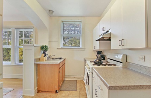 Skokie Apartment | 1-Bedroom Nice Apartment in Skokie
