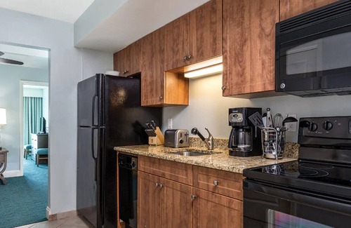 Cherry Grove Beach Resort | 1 Bedroom Oceanfront Condo at Towers on the Grove Resort