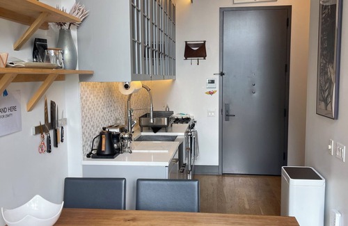 Greenpoint Condo | 1-bedroom on waterfront in Brooklyn with Balcony, Rooftop, Gym, WiFi, Top Floor!