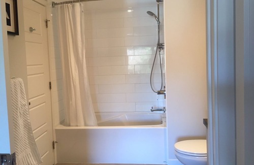 Lower Lonsdale Apartment | 1 Bedroom Perfect Location North Vancouver