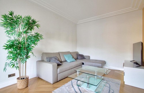 Saint-Thomas-d'Aquin Apartment | 1 Bedroom Saint Germain Sevres