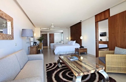 Centro Resort | 1 Bedroom Sandos Finisterra Cabo