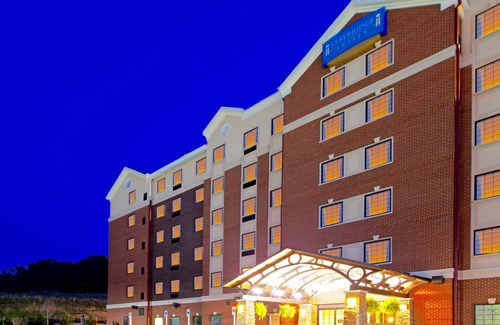 Aquia Harbour Condo | 1 Bedroom | Shared Indoor Pool + Business Center