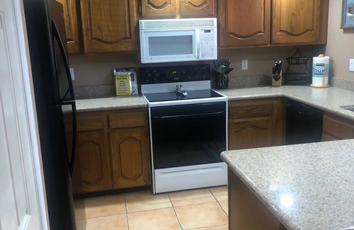 Paradise Valley Village Condo | 1-bedroom shopping -walking paths- 5 pools-spas, golf course ,extended stay ok