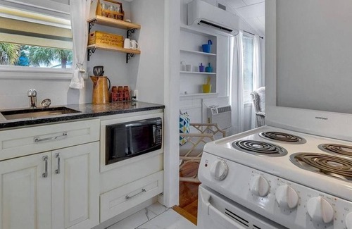Longbeach Village Apartment | 1 Bedroom Single family 94553 by Houzlet