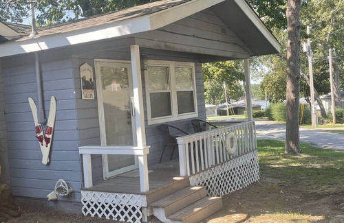 Grove House | 1 Bedroom/sleeper sofa/Large Bathnsleep 5nclose to Restaurants/ramps/gas/Walmart