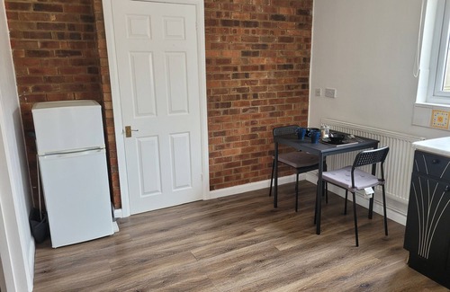 Luton Apartment | 1 Bedroom - Sleeps 3 - Free Parking