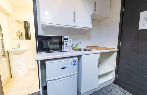 Birmingham Apartment | 1 Bedroom Studio Near the City