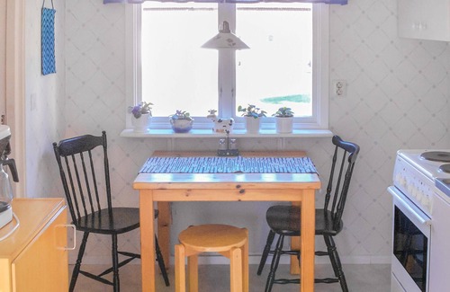 Roke House | 1 bedroom stunning home in Röke
