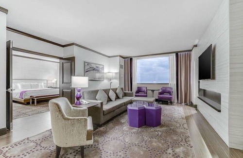 Atlantic City Hotel | 1-Bedroom Suite at a 4⭐️ Hotel