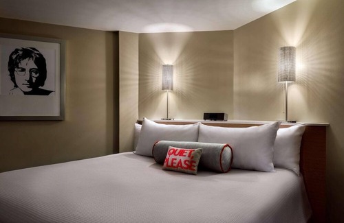 Florida Center Hotel | 1-Bedroom Suite at a 4⭐️ Hotel